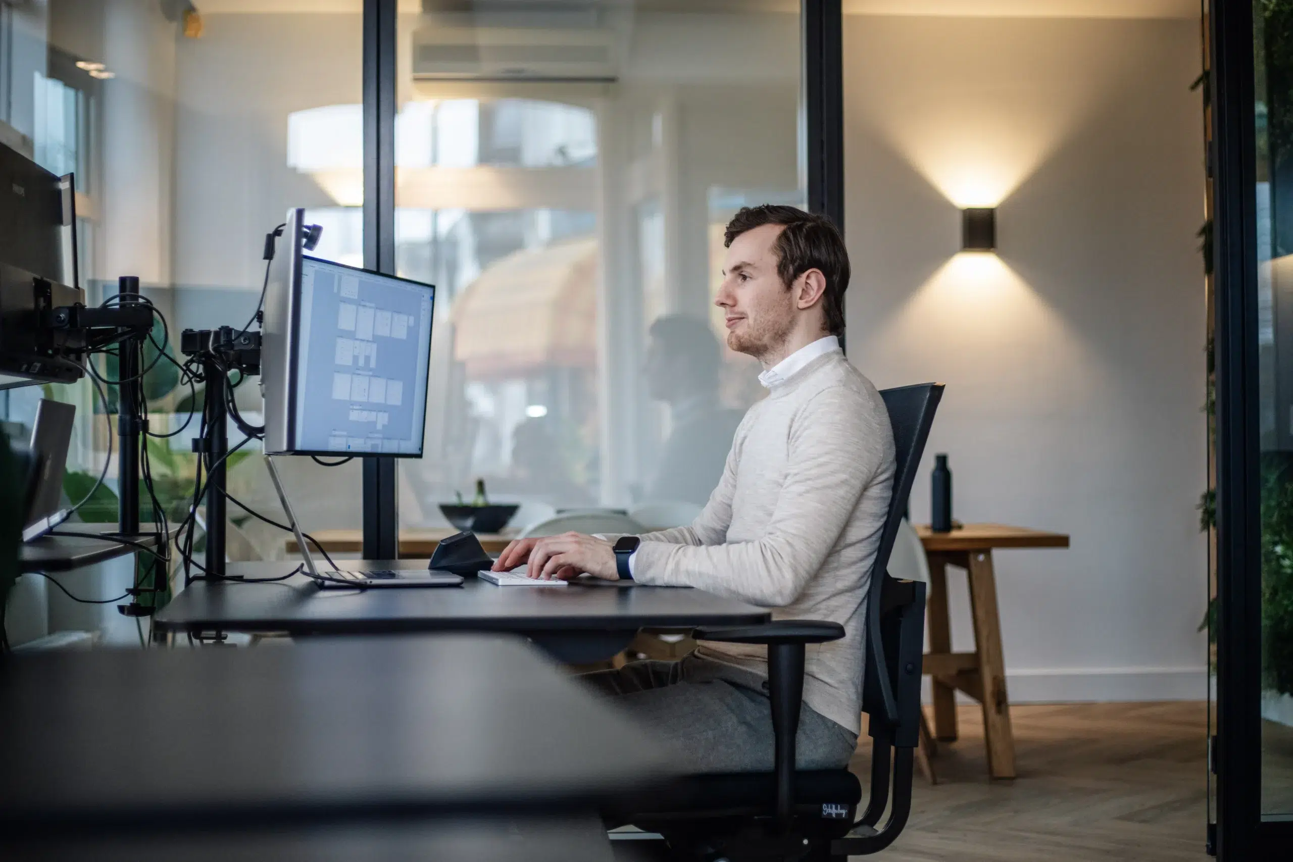 Het team van Webbedrijf aan het werk op kantoor in Breda